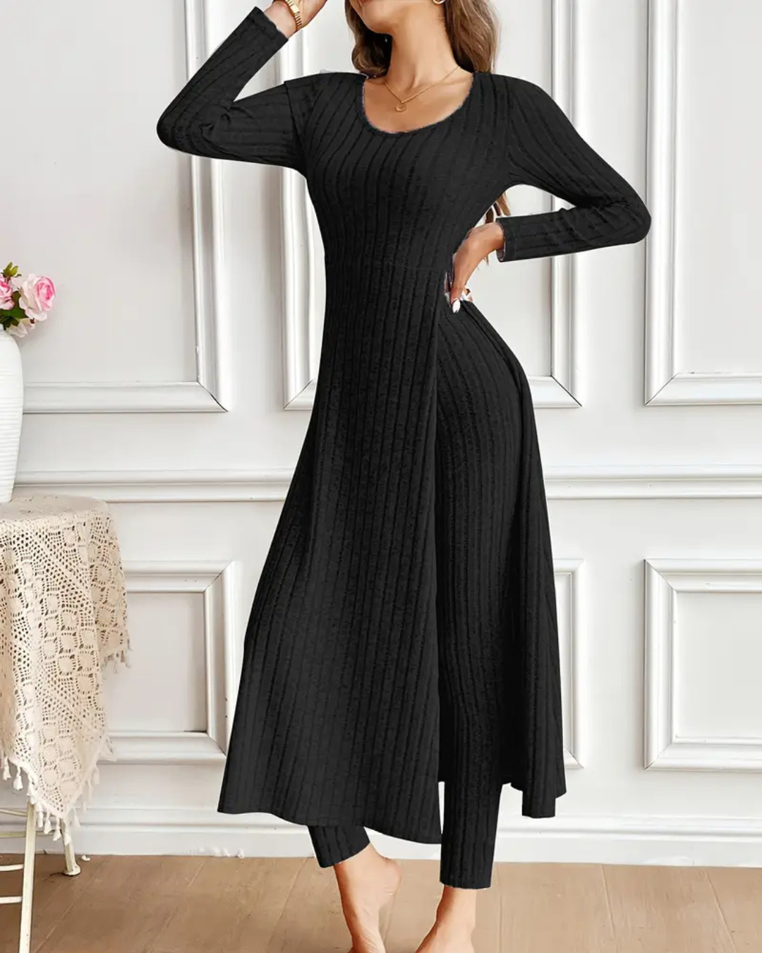 Two-piece set with long-sleeved round-neck shirt and trousers for women
