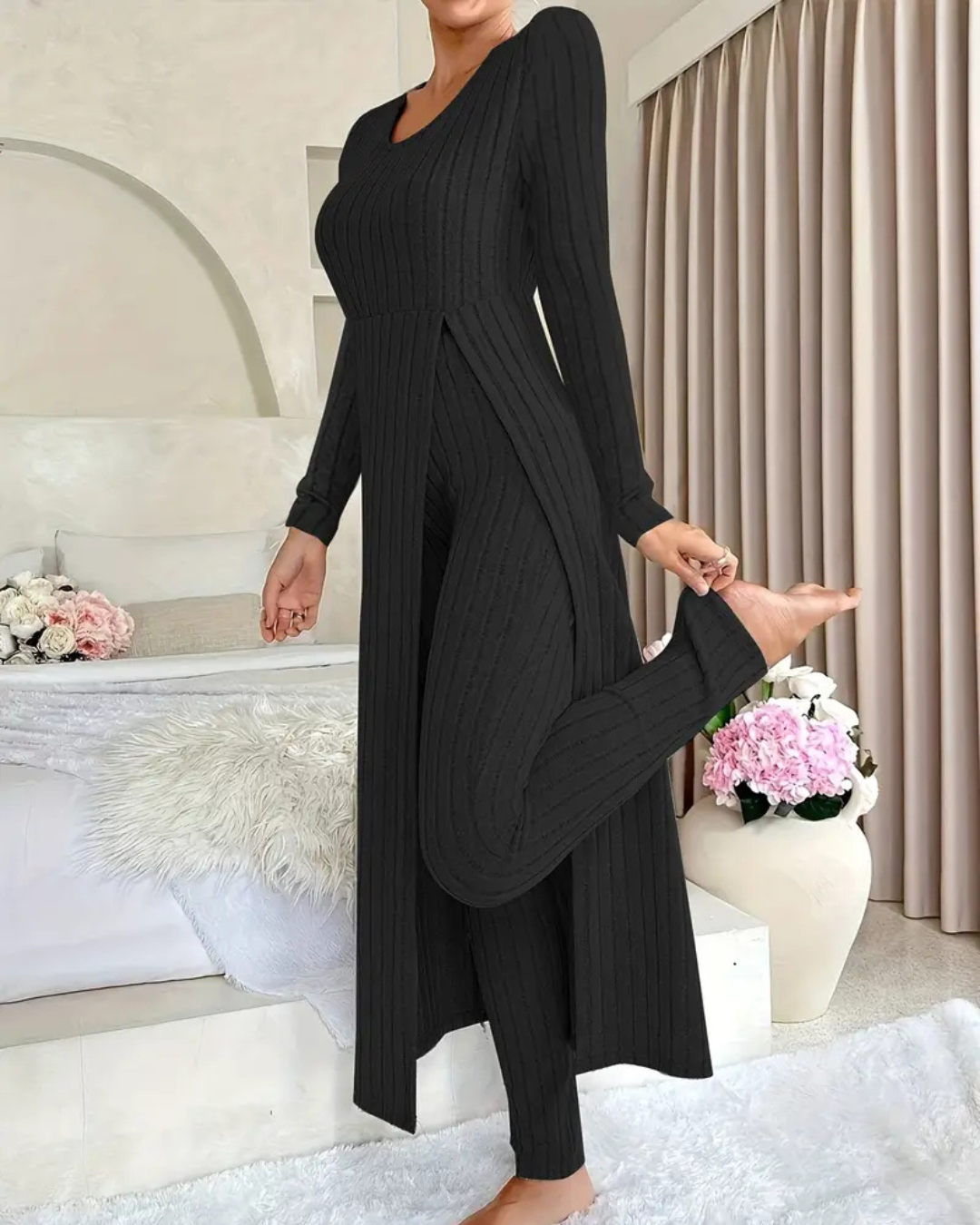 Two-piece set with long-sleeved round-neck shirt and trousers for women
