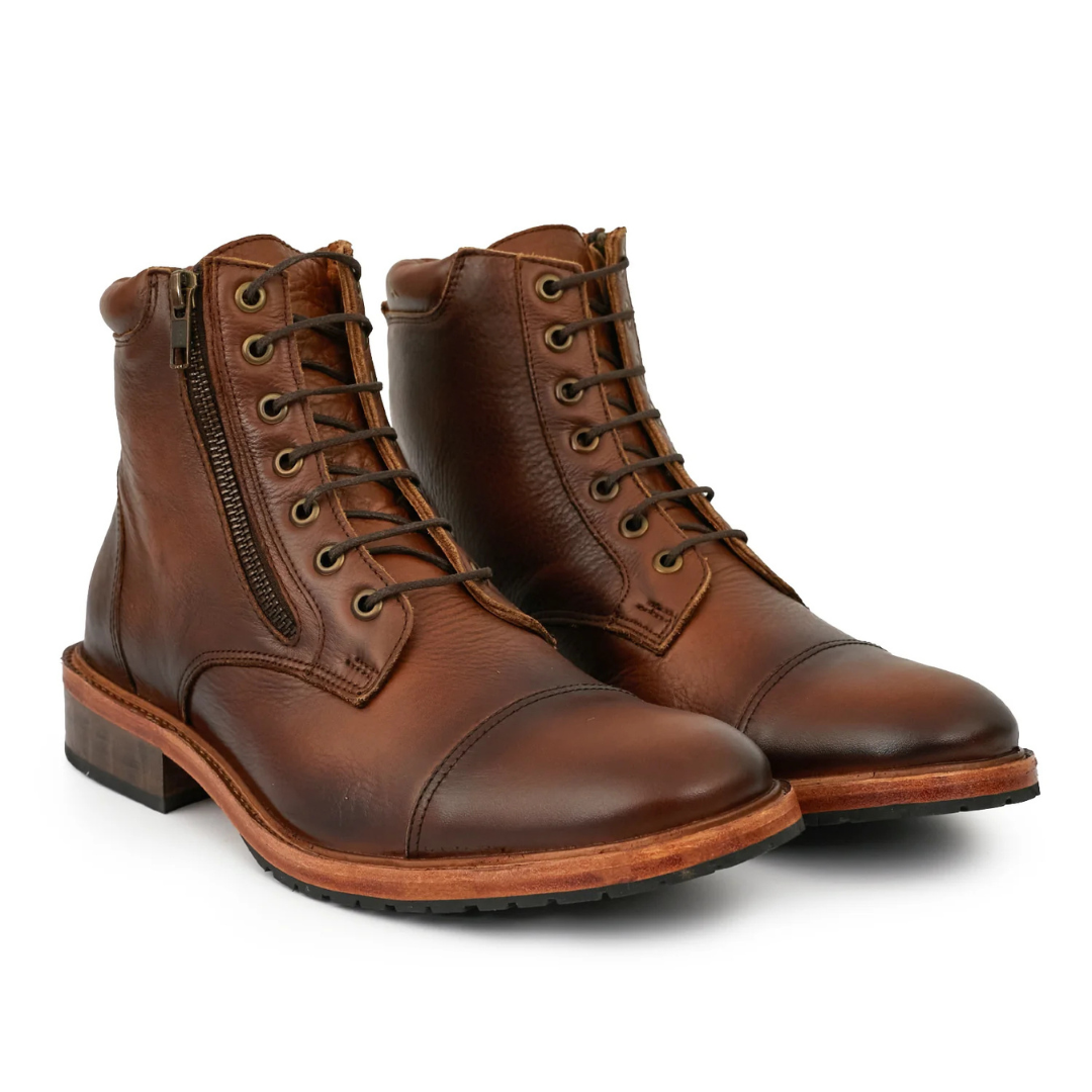 Vintage casual boots with adjustable fastening for men