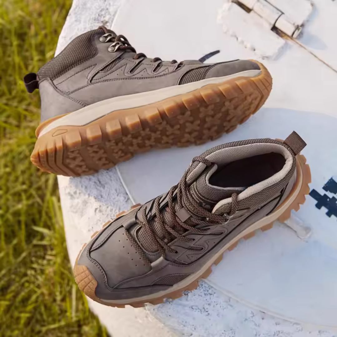 Men's hiking boots with ergonomic soles