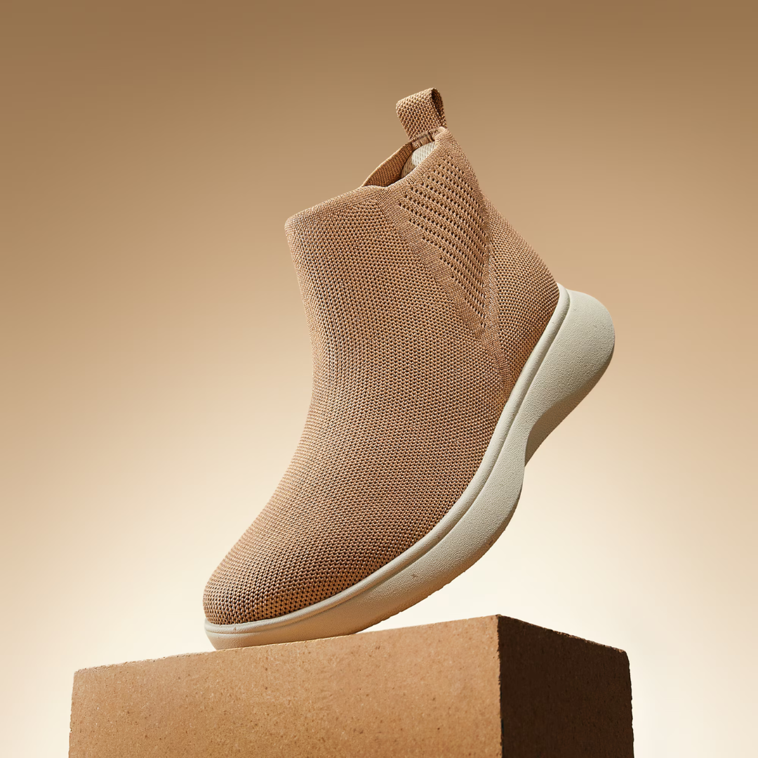 Lace-free trainers with rounded toe caps