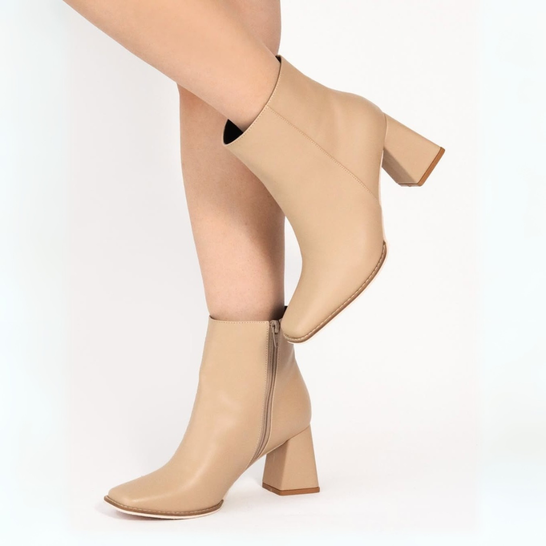 Women's ankle boots with an elegant finish and high heels