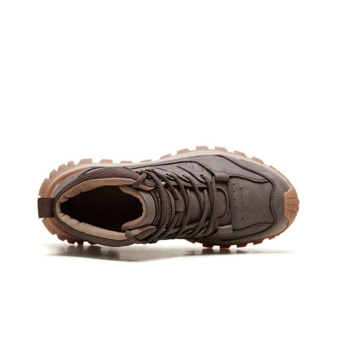 Men's hiking boots with ergonomic soles