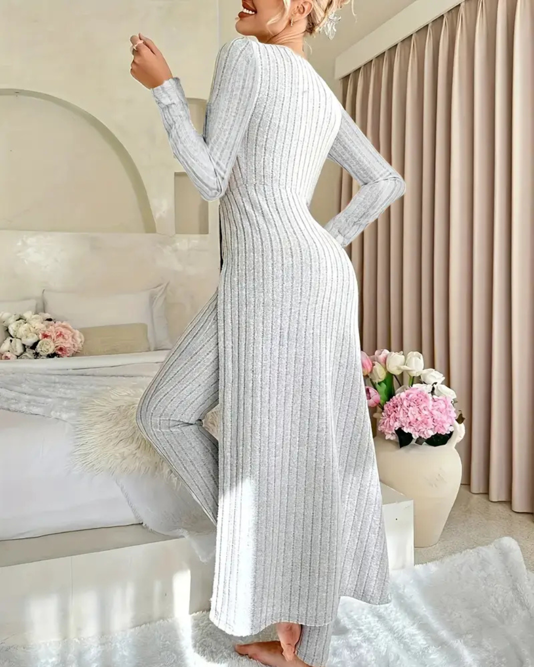 Two-piece set with long-sleeved round-neck shirt and trousers for women