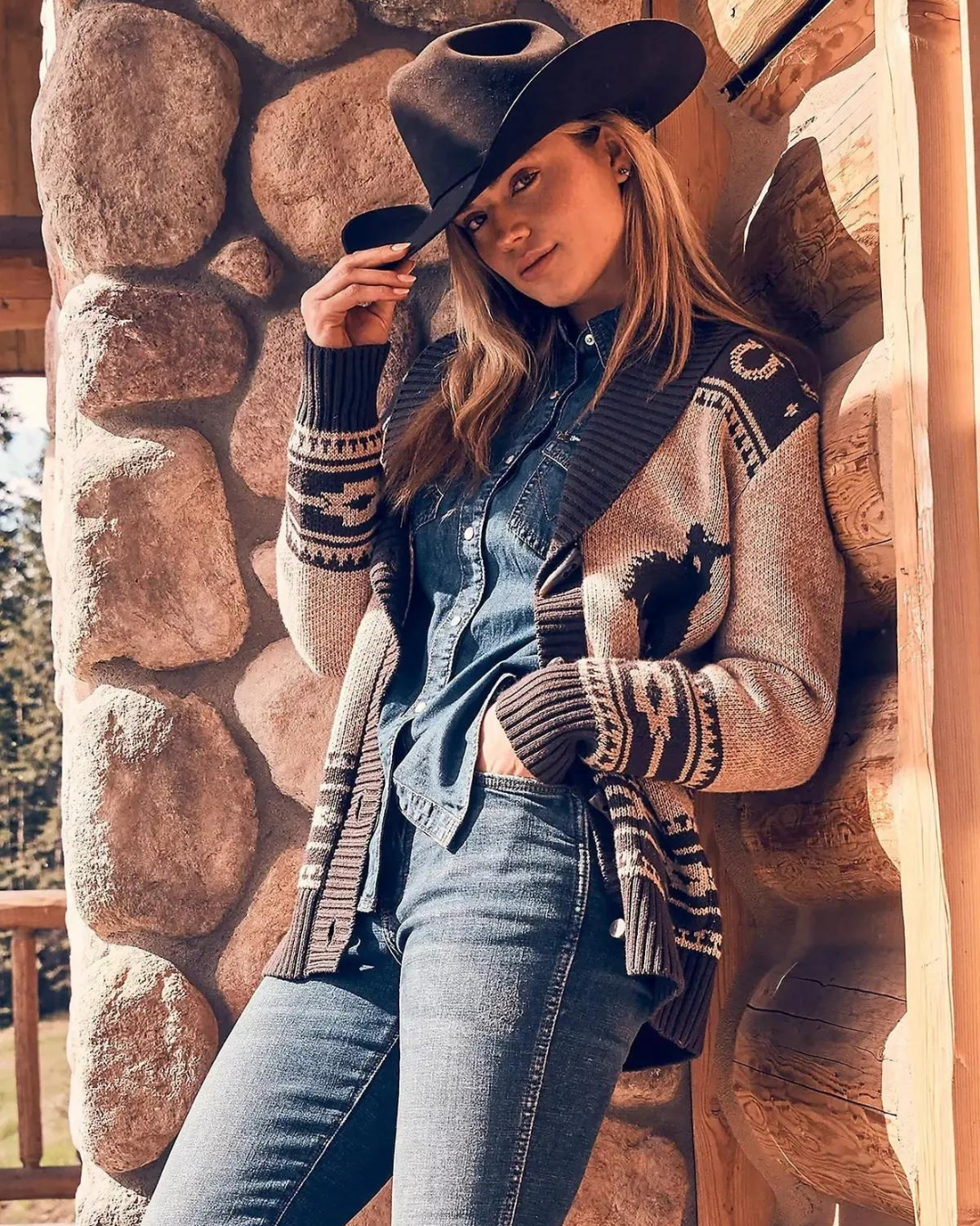 Punto Shelter with Horseman Design for Your Free Spirit