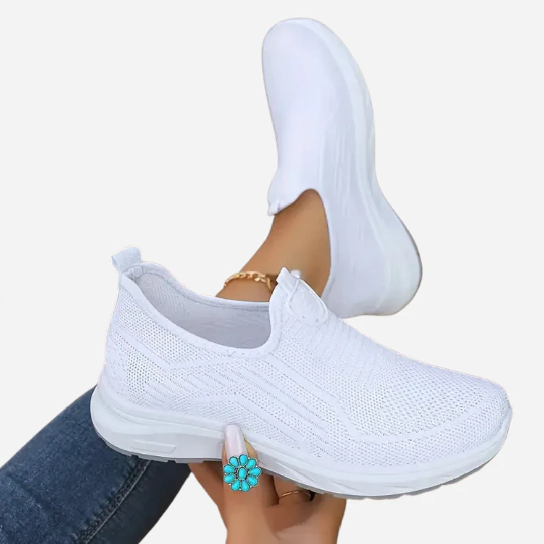 Breathable slip-on mesh shoes for women