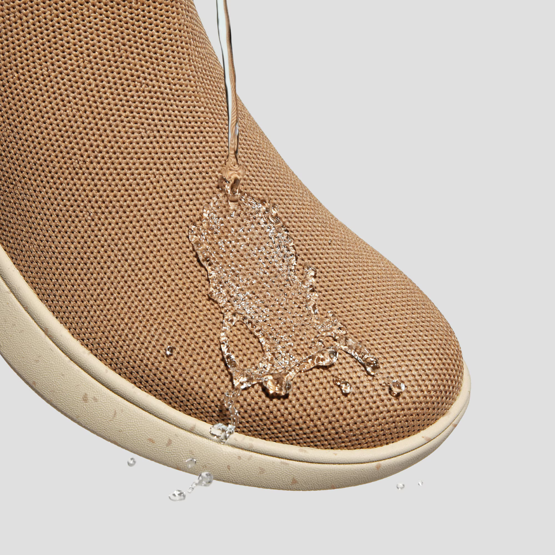 Lace-free trainers with rounded toe caps