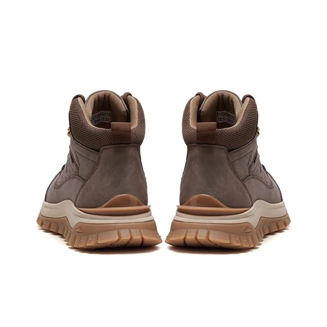 Men's hiking boots with ergonomic soles