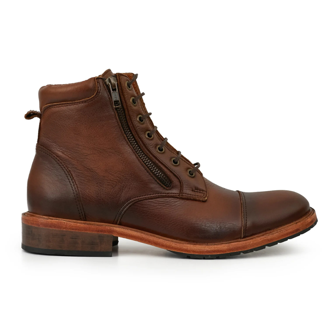 Vintage casual boots with adjustable fastening for men