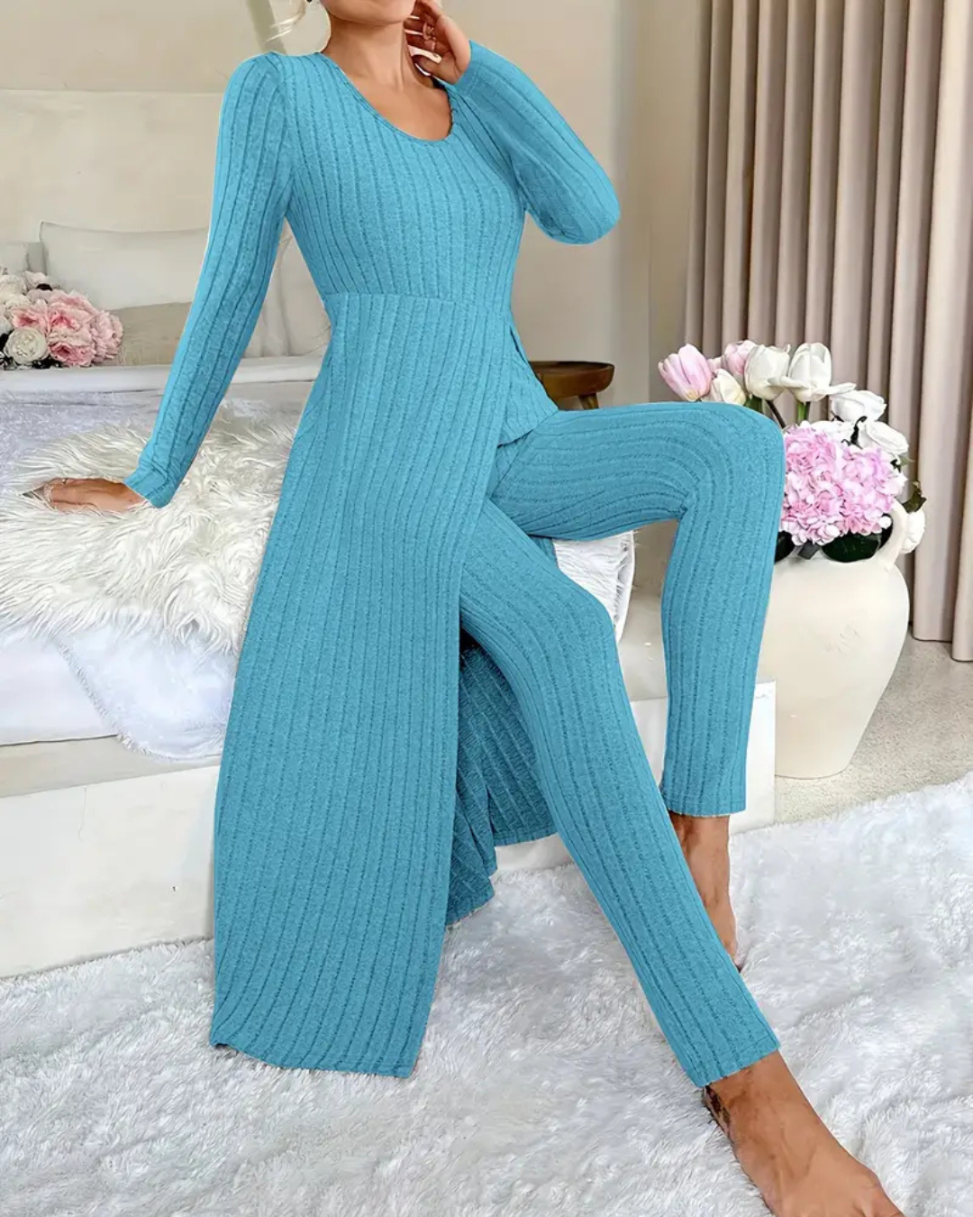 Two-piece set with long-sleeved round-neck shirt and trousers for women