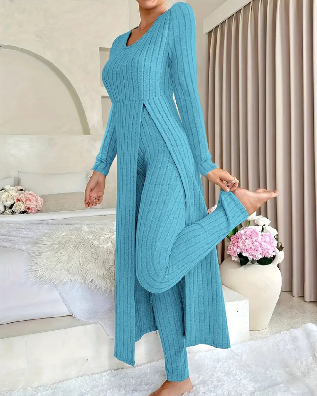 Two-piece set with long-sleeved round-neck shirt and trousers for women