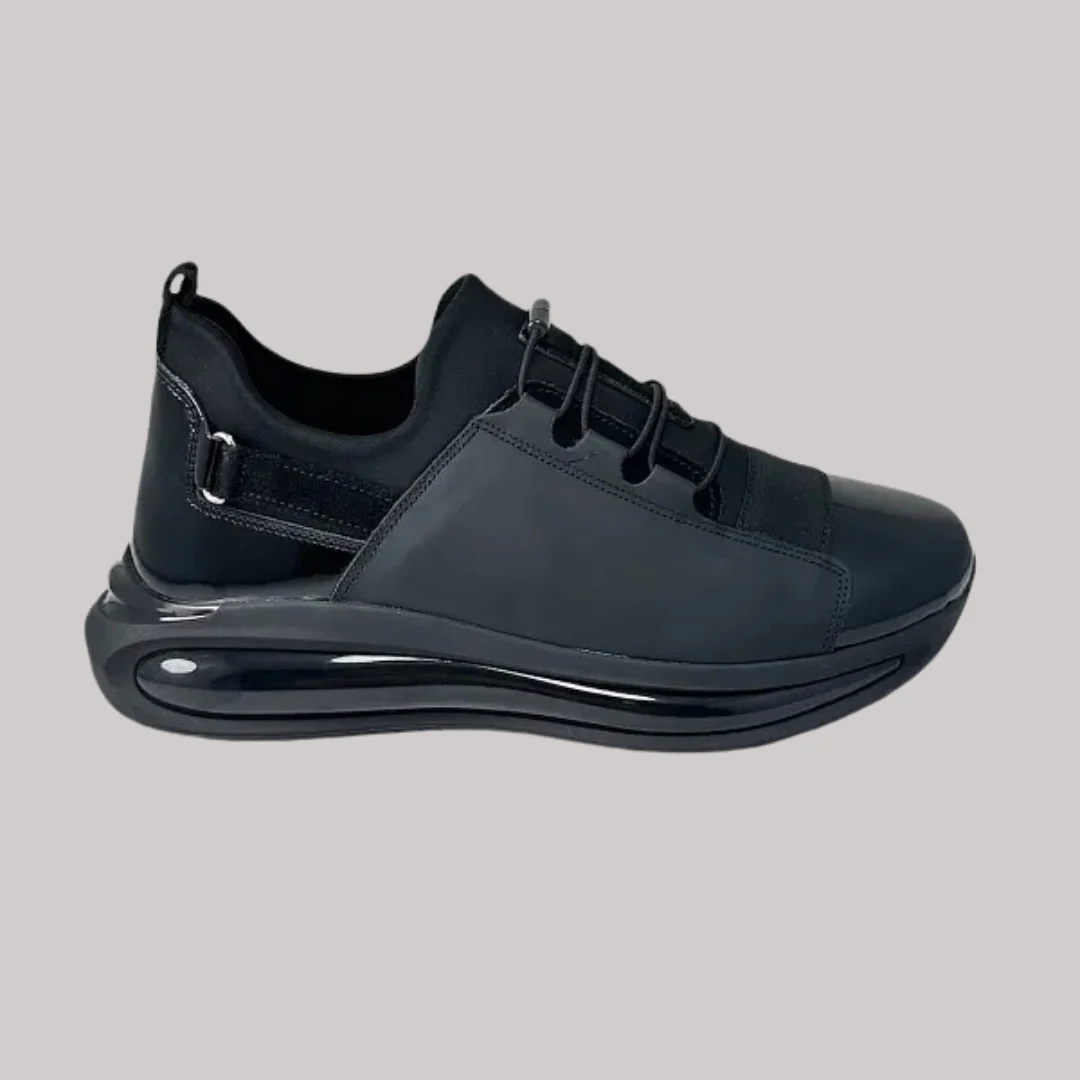 Monochrome Leather Shoes: Urban Style and Premium Comfort