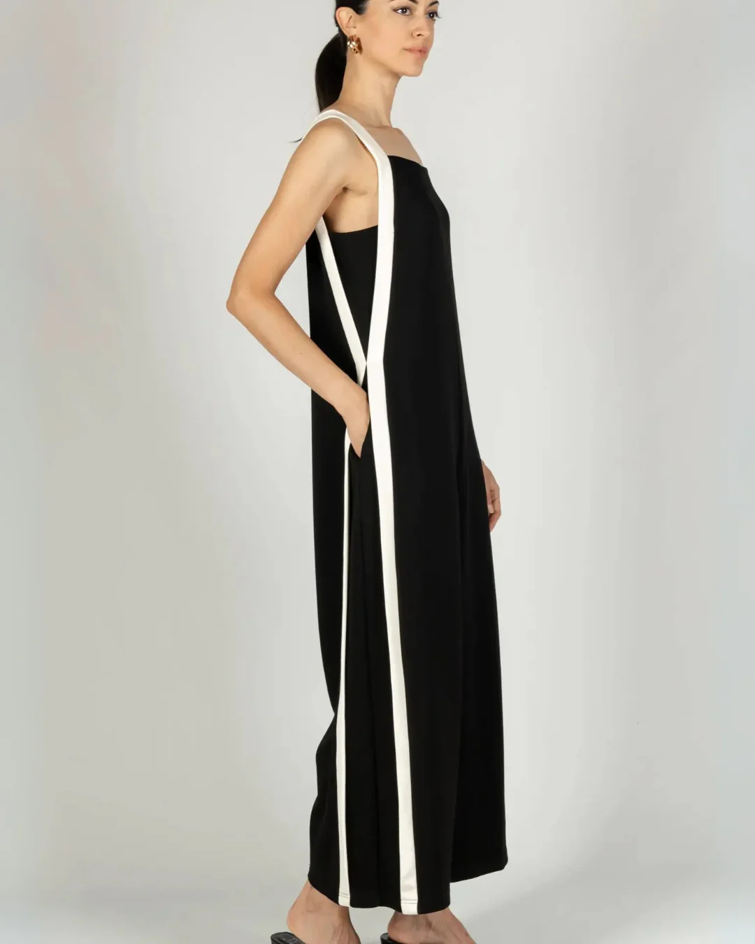 Elegant Jumpsuit with Fringe and Side Pockets